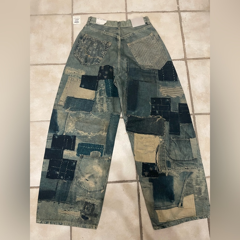 Free People Illusions 
Patchwork Relaxed Barrel Jeans
Indigo Size 26 NWT RARE - Picture 11 of 14